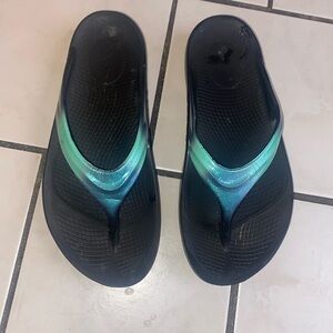 OOFOS LIGHTLY WORN RECOVERY SANDALS